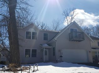 3217 Golfview Rd, McHenry, IL 60050