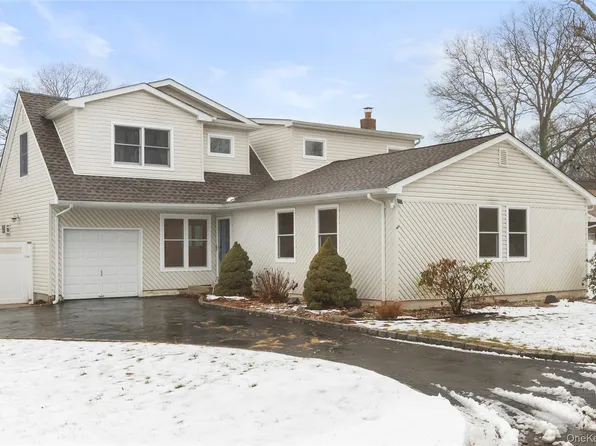 339 Halbert Drive, Holbrook, NY 11741