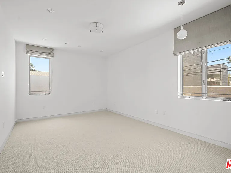 1217 Cabrillo Ave — Photo 35