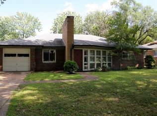946 Briarwood Ln, Saint Louis, MO