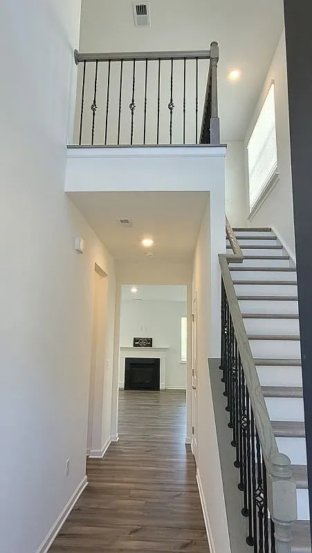 4 bed, 2.5 bath, 2158 sqft, $2,499 — Photo 3