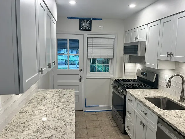 3 bed, 1280 sqft, $2,800 — Photo 2