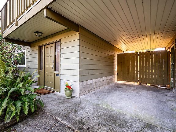 3rd image of 21674 Manor Ave