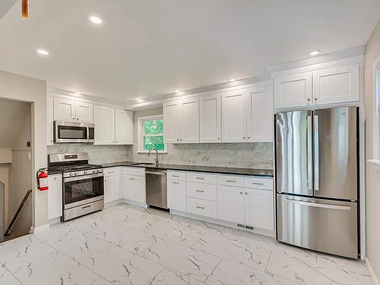 15 Woodmere St #15 — Photo 7