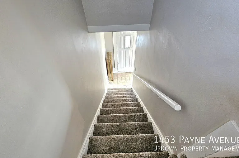 1453 Payne Ave — Photo 8