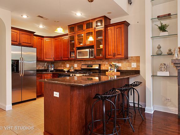 5th image of 921 N La Salle Dr #11-12
