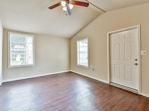 3rd image of 208 Park St