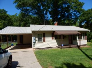 384 Willow Run Dr, Forest City, NC 28043