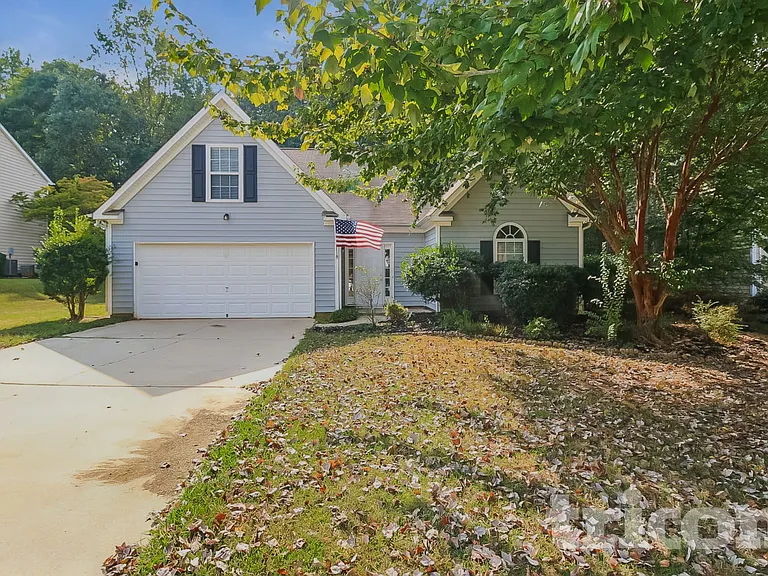 420 Heathcliff Ct — Photo 2