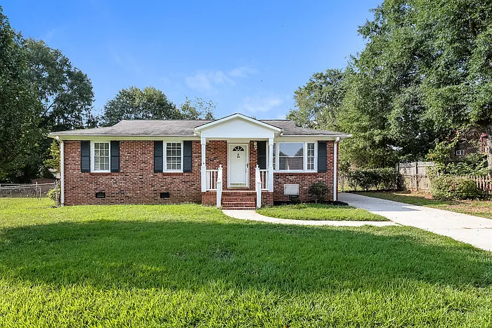 24 Prestbury Dr — Photo 1