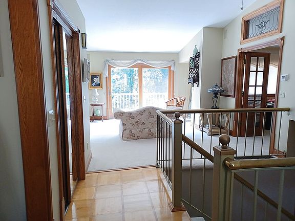 3rd image of 518 Brook Ln