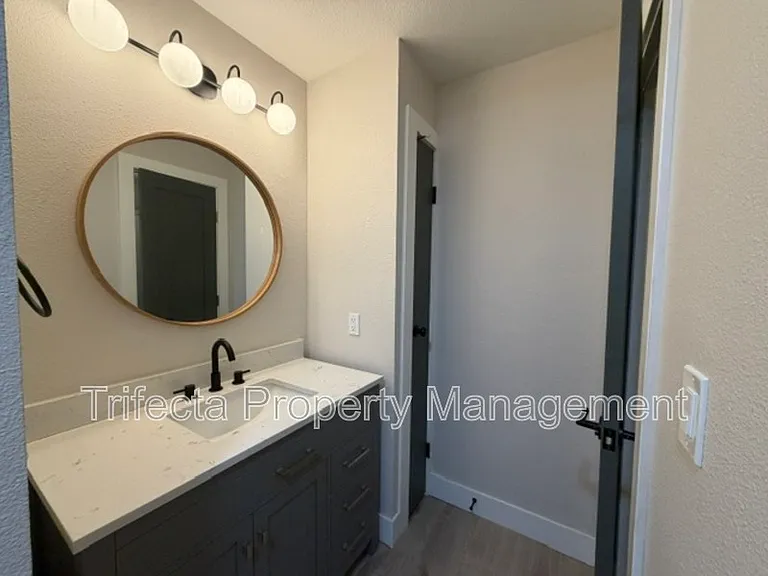 3431 Stover St #E520 — Photo 8