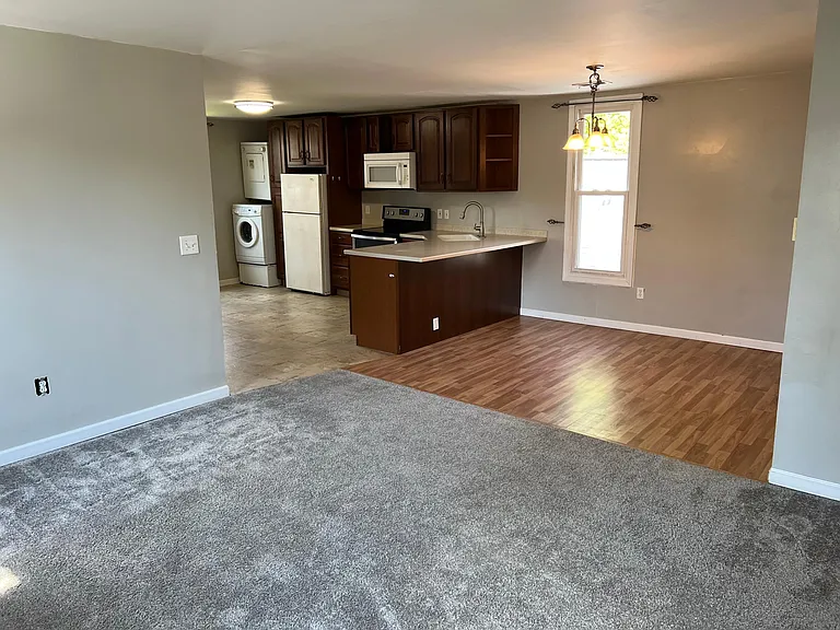 1361 Portland Ave NE #2 — Photo 6