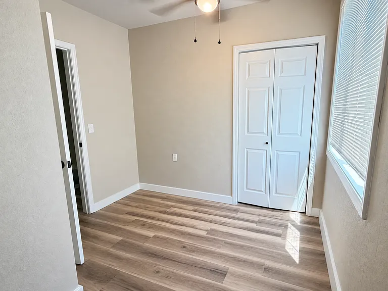 1127 Broadway Ave — Photo 7