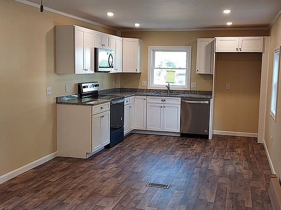 5th image of 25 Parkwood Dr
