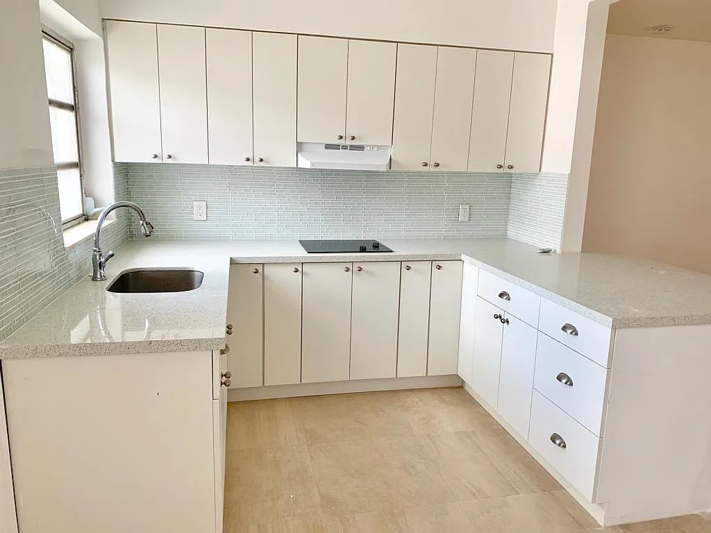 2 bed, 800 sqft, $2,100 — Photo 2