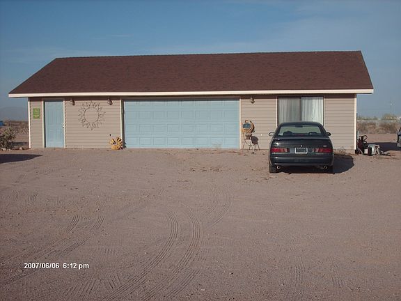 3 car w/office 1/2 bath