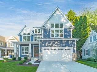 530 N Eagle St, Naperville, IL