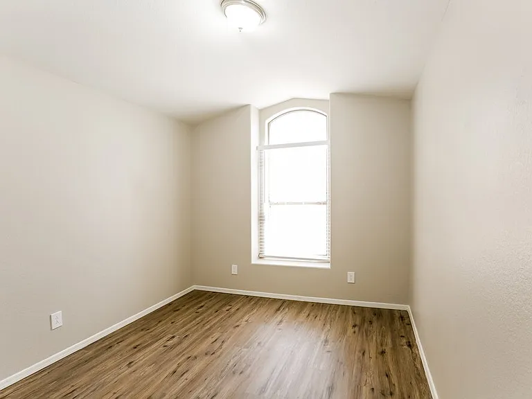 1058 S Sierra St — Photo 17