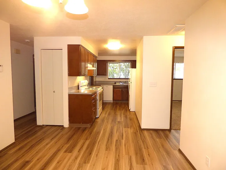 4824 Falcon Ct NE — Photo 3
