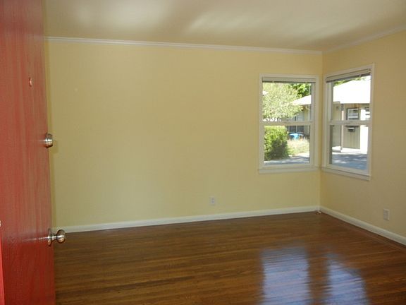 4th image of 937 15th Ave