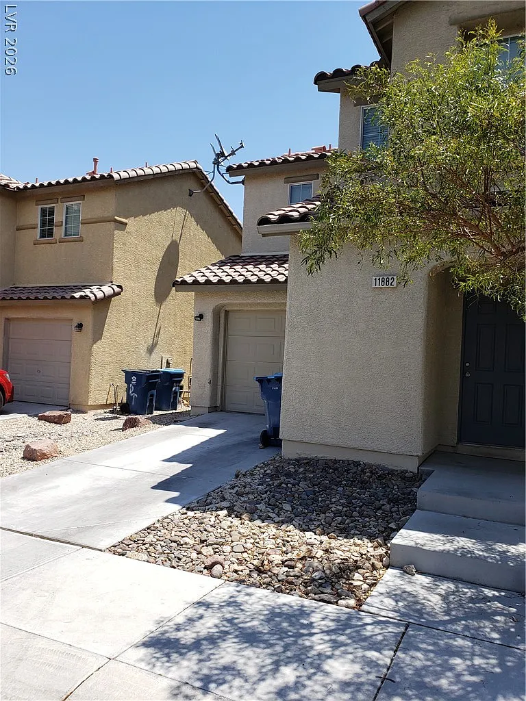 3 bed, 2.5 bath, 1550 sqft, $2,000 — Photo 3