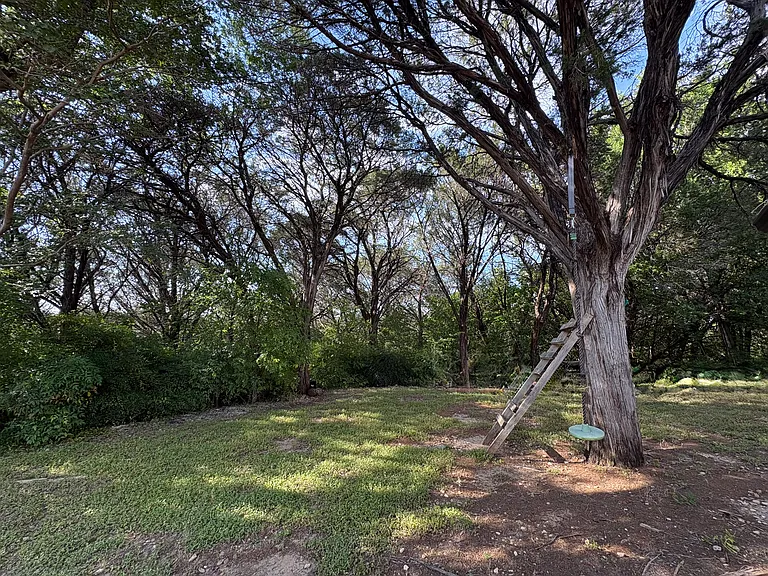 520 Crestwood Dr — Photo 14