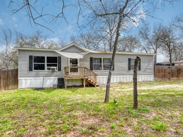 23042 Fawn Trail Dr, Elmendorf, TX 78112