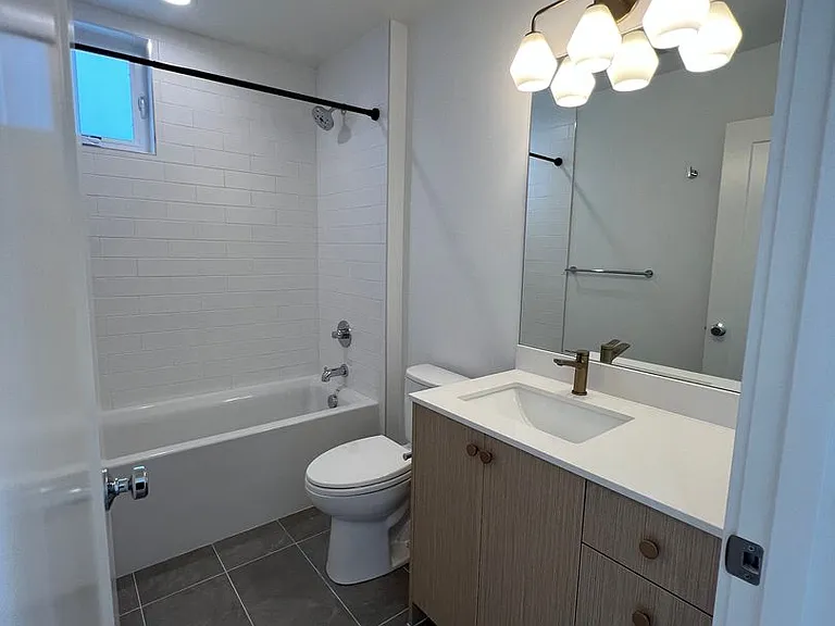 902 NW 56th St #D — Photo 10