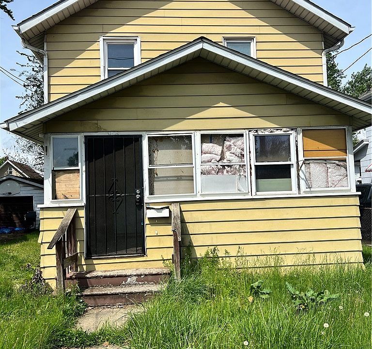 1st image of 996 Burkhardt Ave