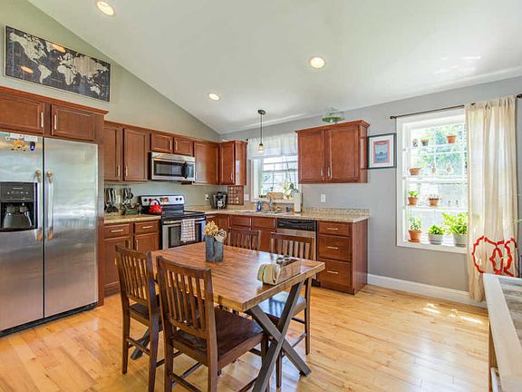 3rd image of 16 Essex St