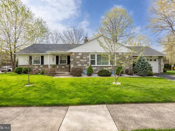 604 N Line St, Lansdale, PA 19446