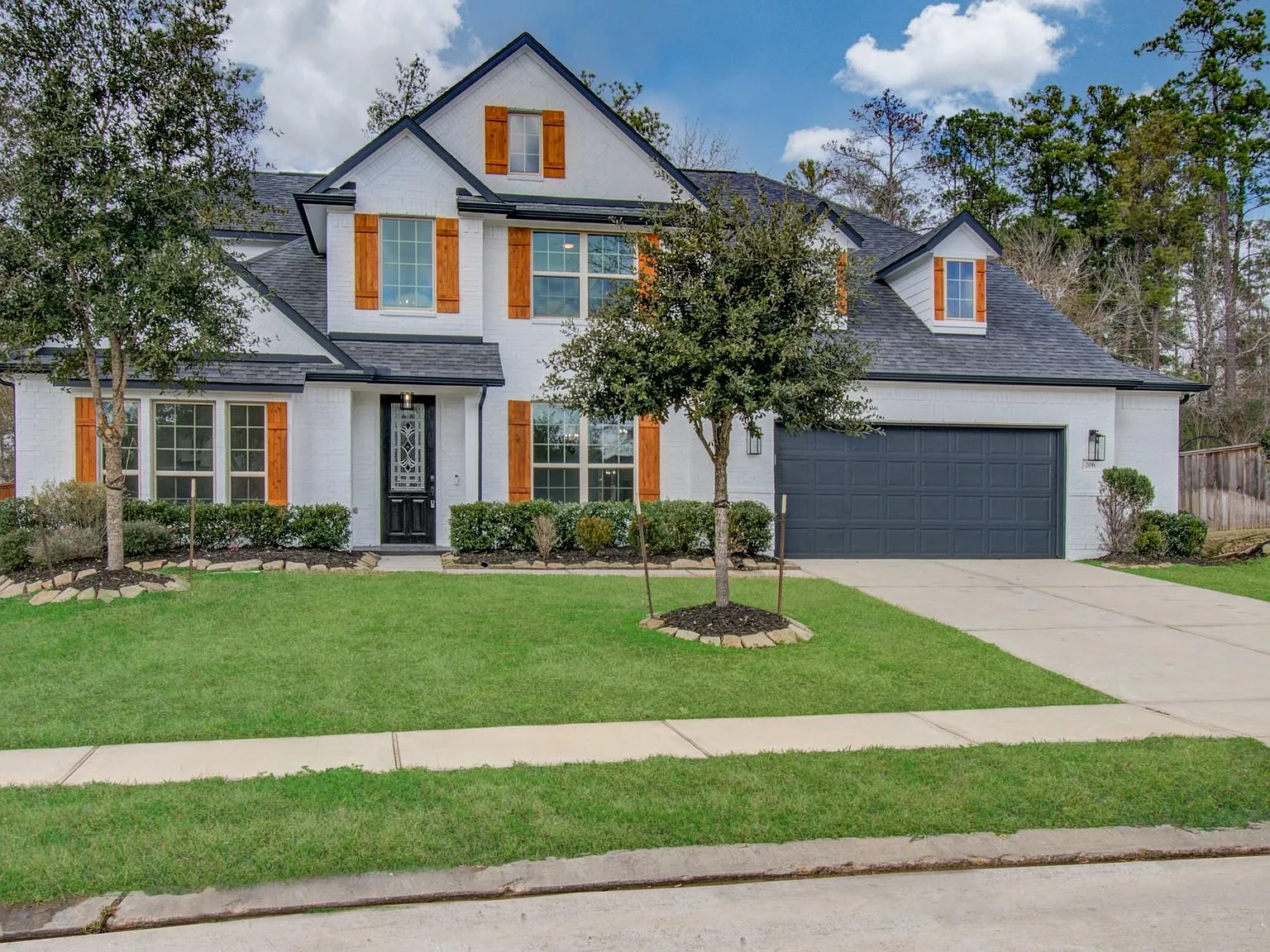 5 bed, 4.5 bath, 3909 sqft, $5,000 — Photo 2