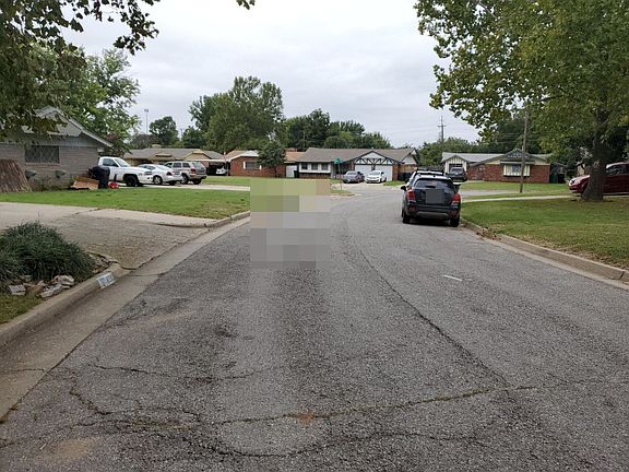 5th image of 536 SW 61st Ter