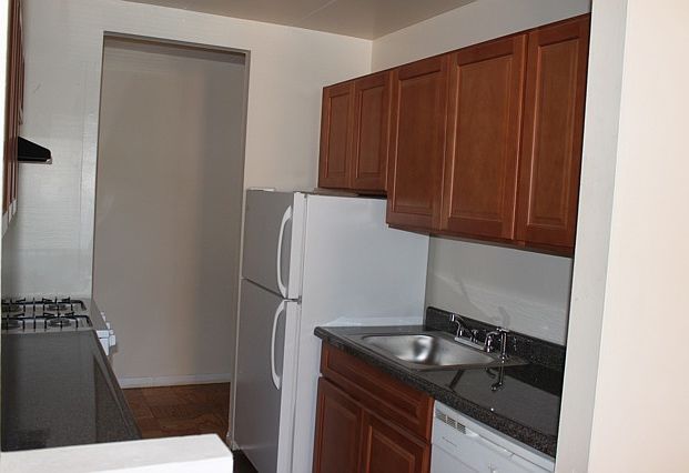 2nd image of 211 Johnson Ave APT 5C