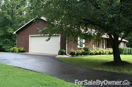 3rd image of 165 Glen Forest Trl