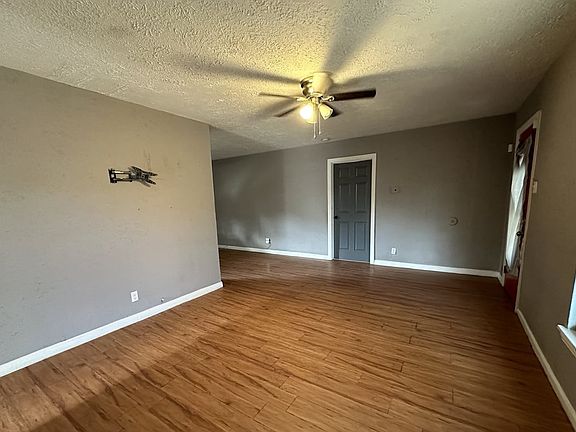 4th image of 246 Shelburn Dr