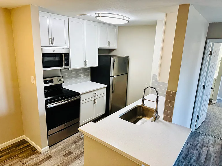 Remington Apartments — Photo 7