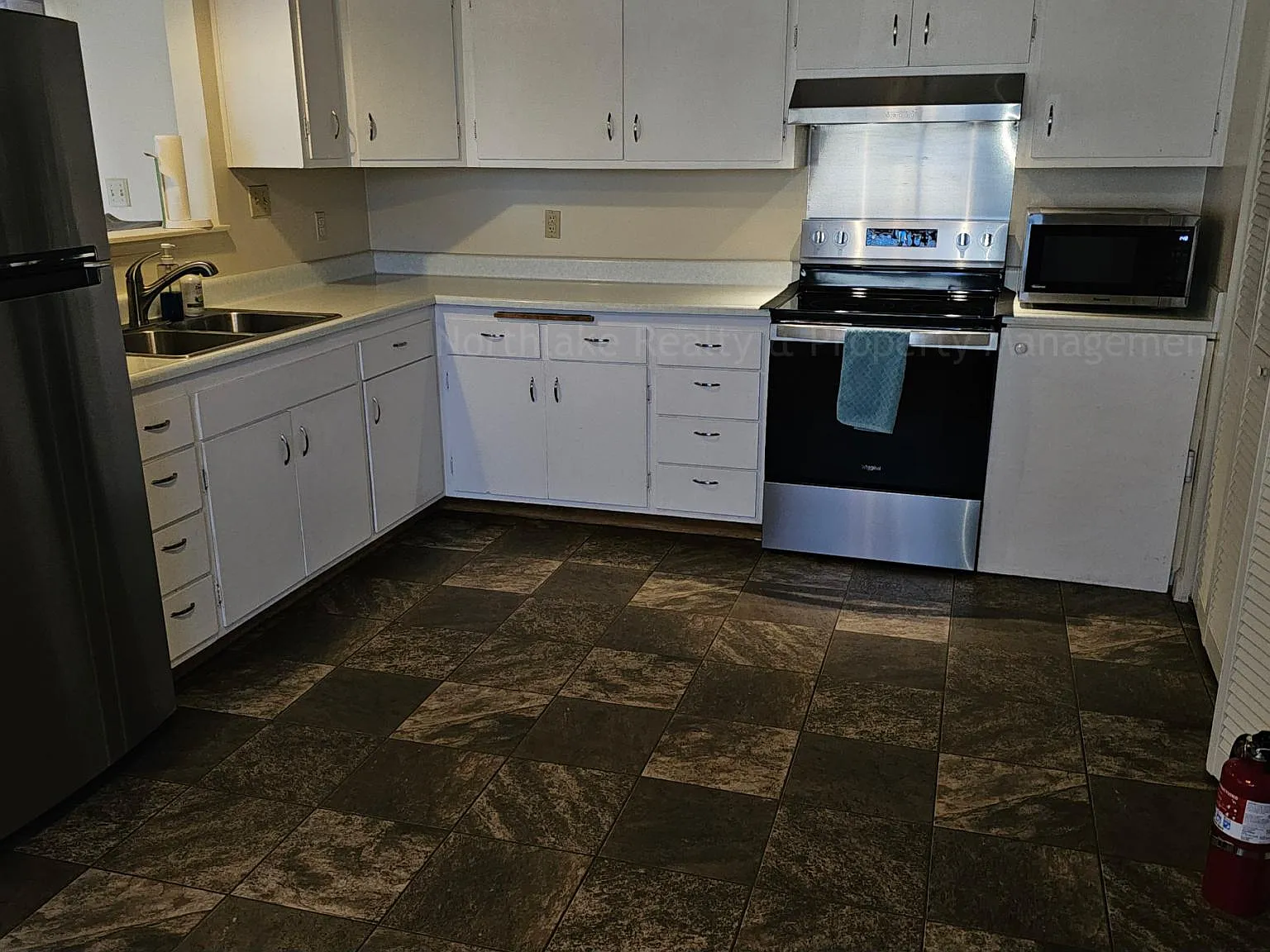 2 bed, 1424 sqft, $1,950 — Photo 4