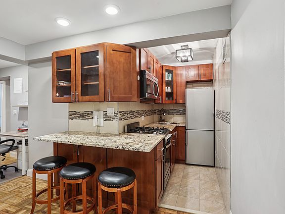 2nd image of 335 E 51st St APT 4H