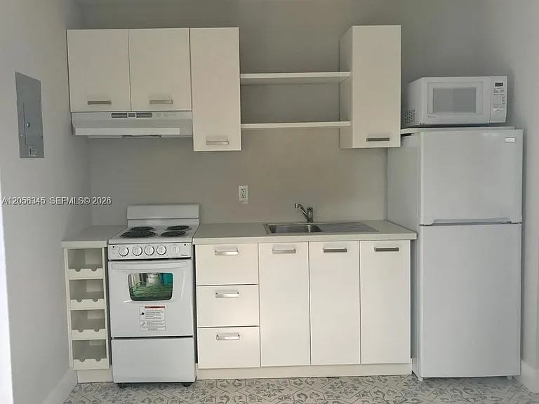 1700 NW 22nd Ct #5 — Photo 3