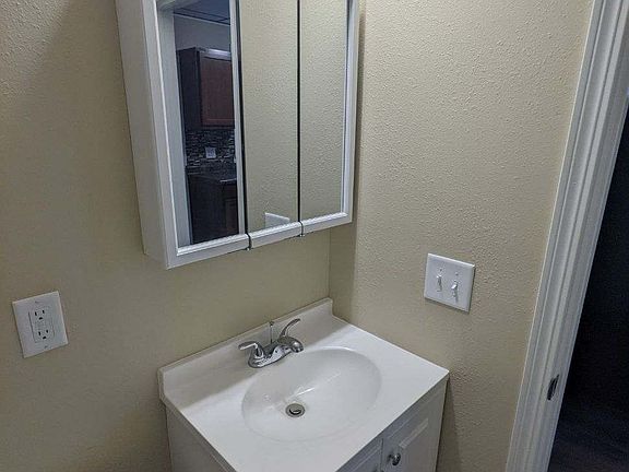 5th image of 616 E Streicher St
