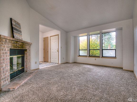 5th image of 1240 Wisteria Dr SE