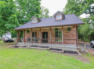 5223 Benton Rd, Paducah, KY 42003