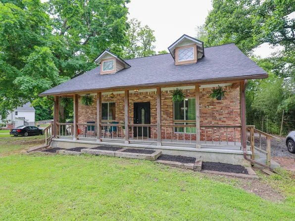 5223 Benton Rd, Paducah, KY 42003