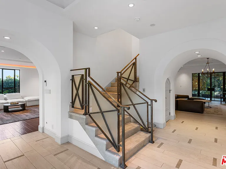 7801 Hillside Ave — Photo 25