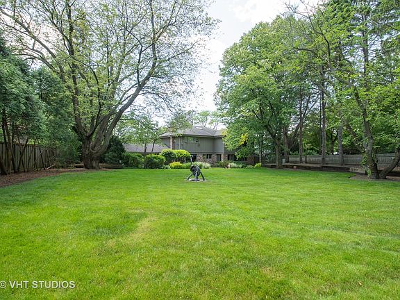 4th image of 1028 Saxony Dr