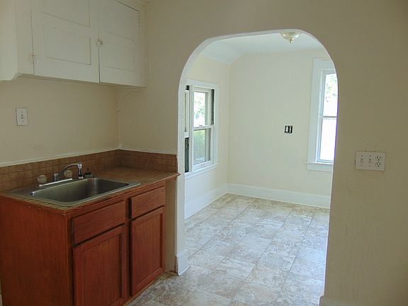 4th image of 2835 Midwood Ave #2