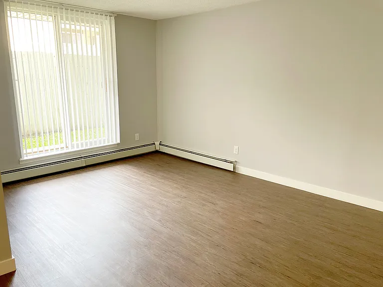 9501 Manning Ave — Photo 12
