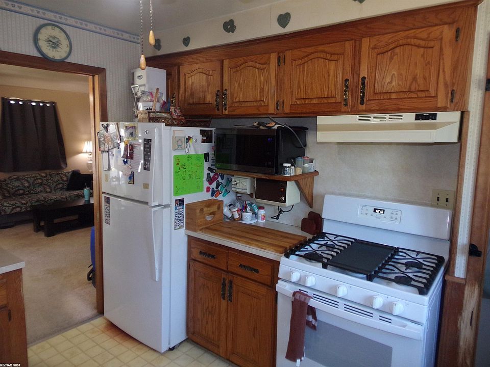 28204 Gladstone St, photo 2